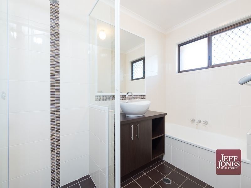 33 Barnard Street, Carindale QLD 4152