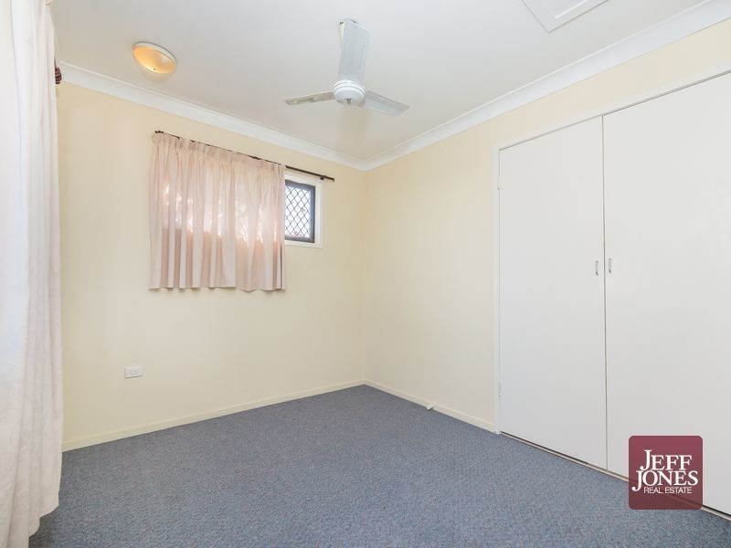33 Barnard Street, Carindale QLD 4152