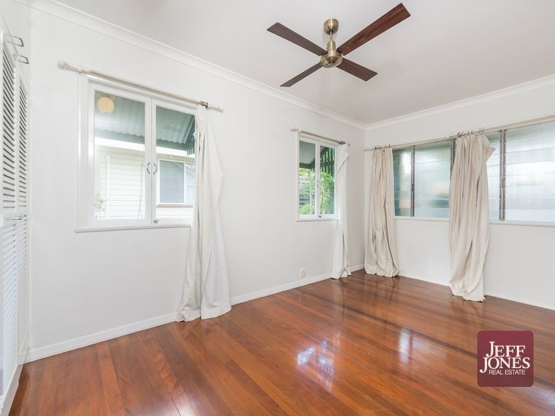 82 Nicholson Street, Greenslopes QLD 4120