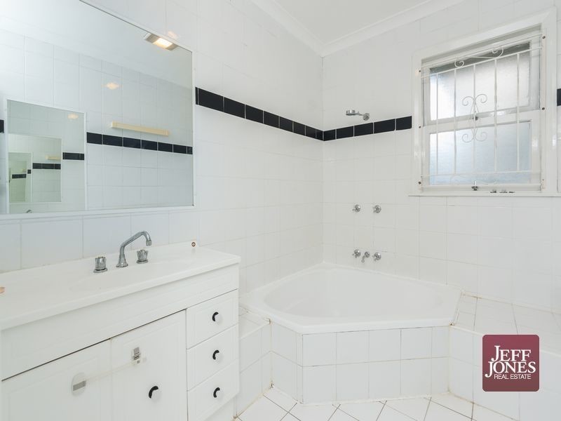 82 Nicholson Street, Greenslopes QLD 4120