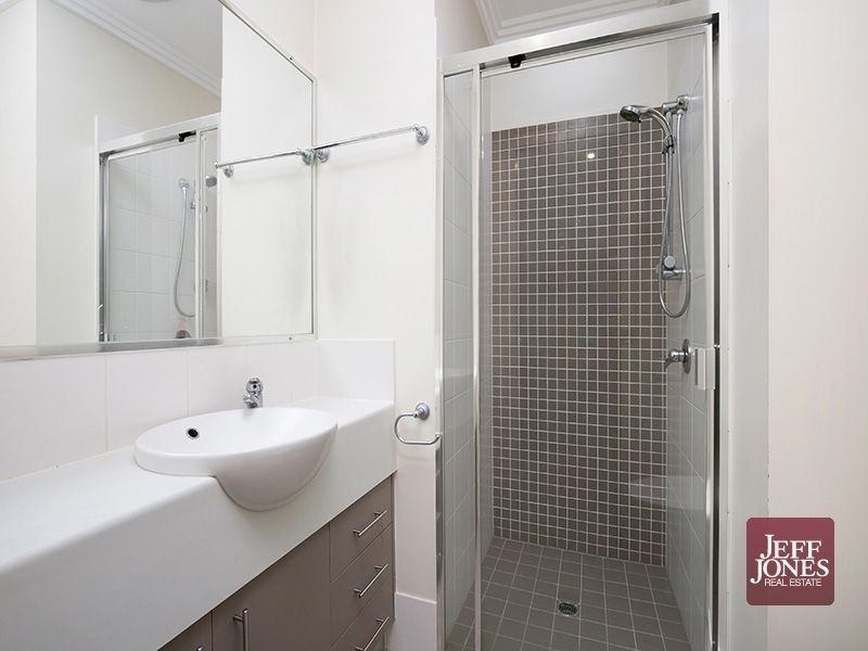 9/127 Ekibin Road, Annerley QLD 4103