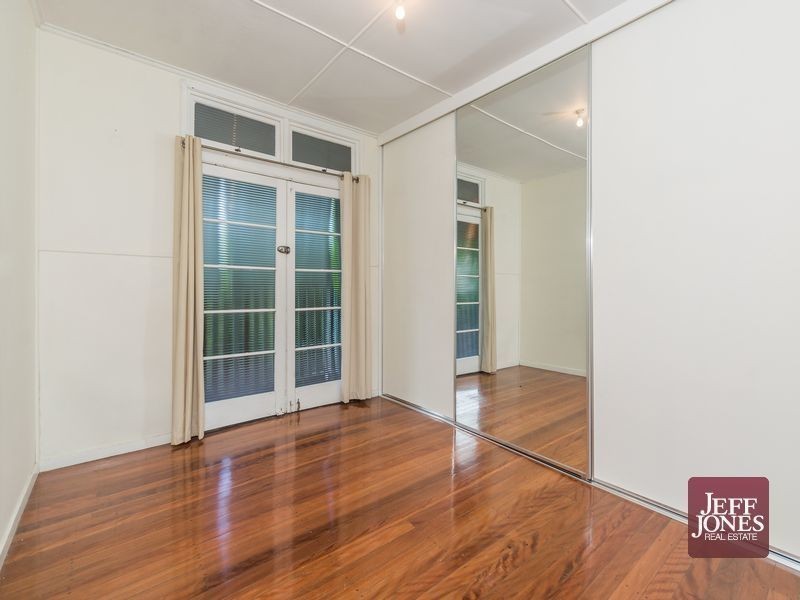 2/33 Newcastle Street, Fairfield QLD 4103
