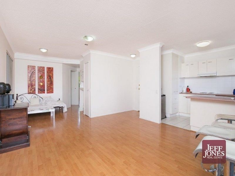 3/327 Cornwall Street, Greenslopes QLD 4120