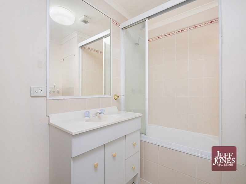 3/327 Cornwall Street, Greenslopes QLD 4120