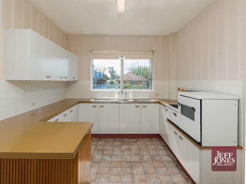 2/8 Regina Street, Greenslopes QLD 4120