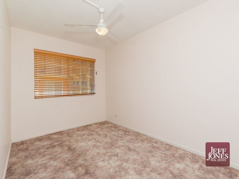 2/8 Regina Street, Greenslopes QLD 4120