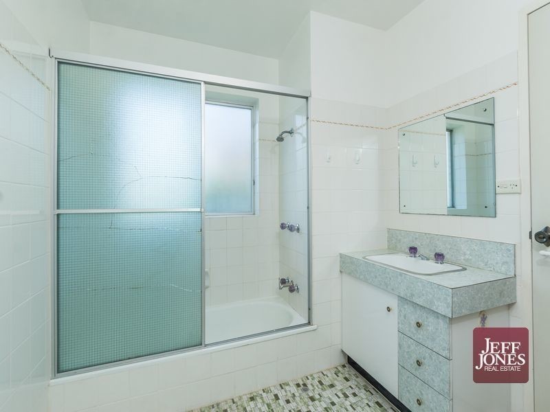 2/8 Regina Street, Greenslopes QLD 4120