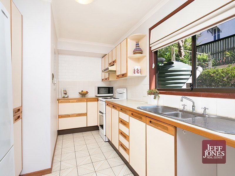 2/52 Bunya Street, Greenslopes QLD 4120