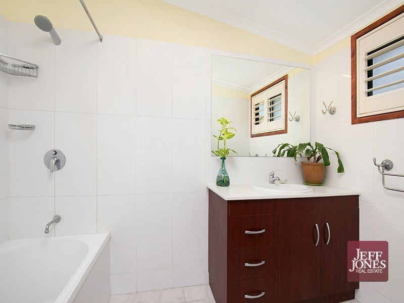 2/52 Bunya Street, Greenslopes QLD 4120