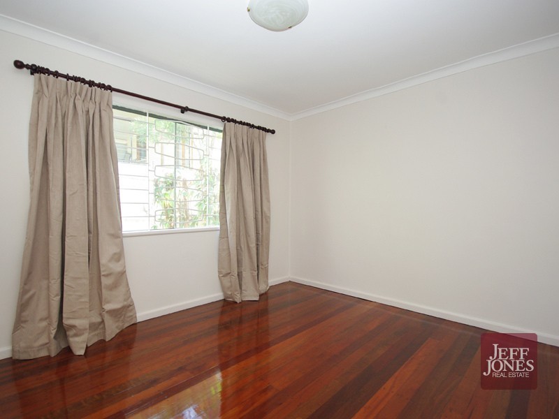 2/36A Newdegate Street, Greenslopes QLD 4120