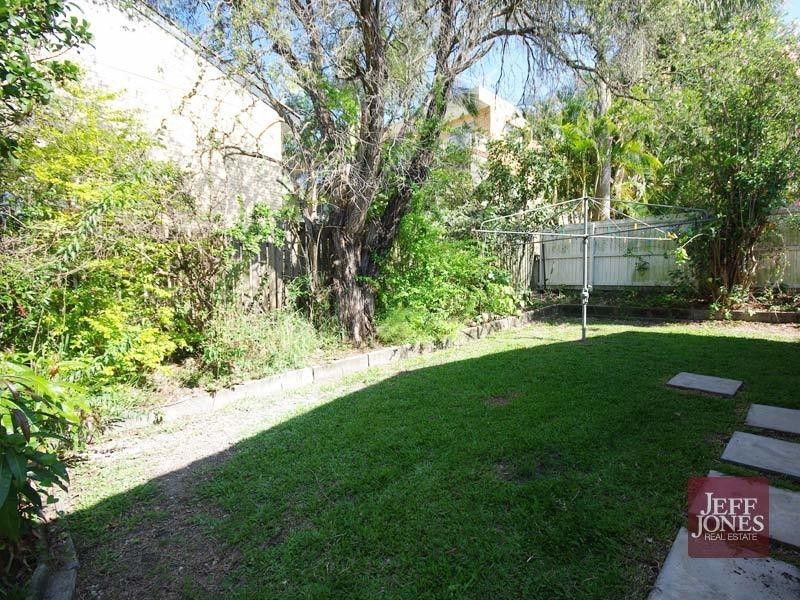2/36A Newdegate Street, Greenslopes QLD 4120