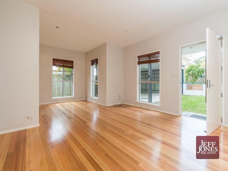 23 Mount Street, Greenslopes QLD 4120