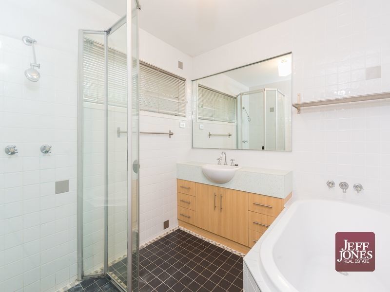 23 Mount Street, Greenslopes QLD 4120