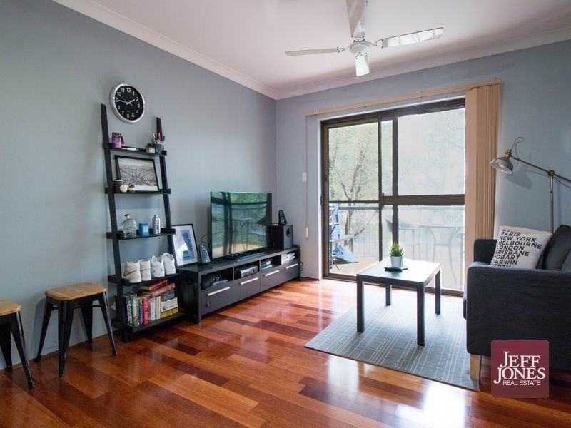 8/12 Carl Street, Woolloongabba QLD 4102