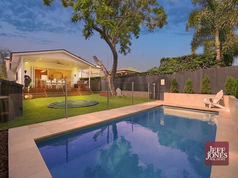 8 Line Street, Woolloongabba QLD 4102