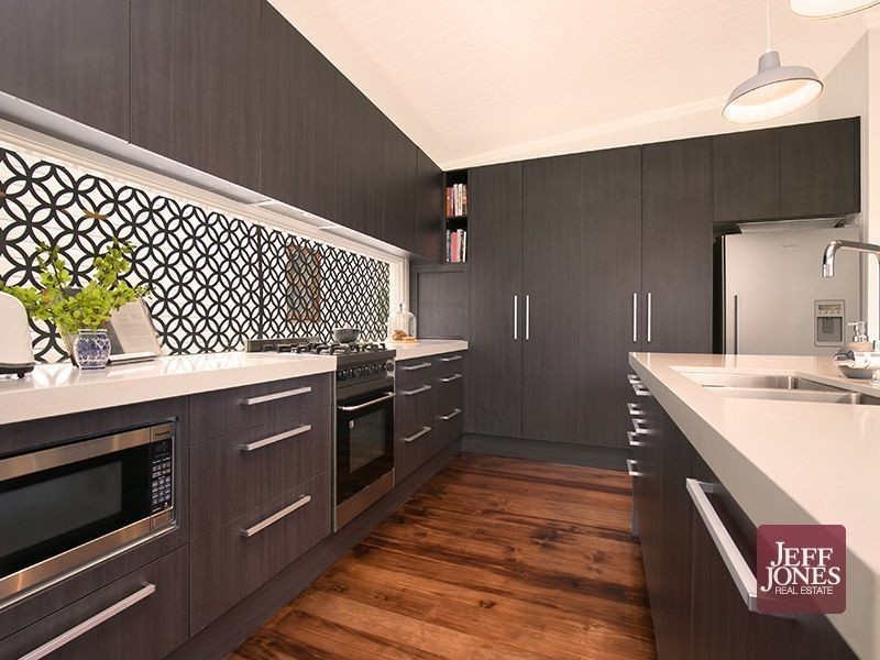 8 Line Street, Woolloongabba QLD 4102