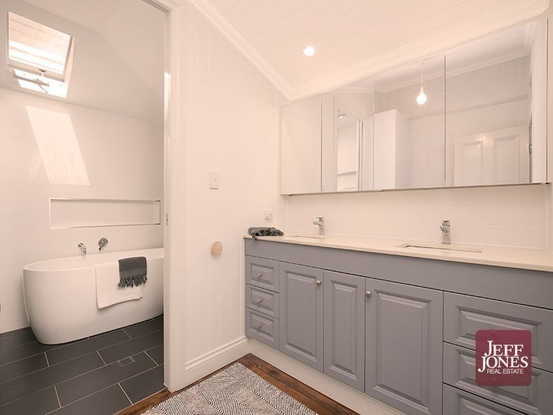 8 Line Street, Woolloongabba QLD 4102