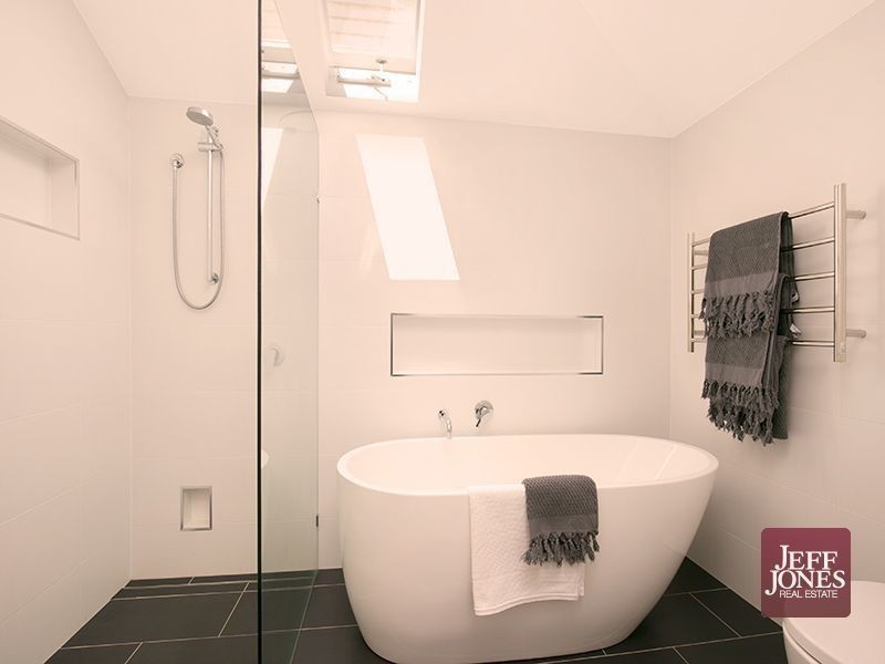 8 Line Street, Woolloongabba QLD 4102