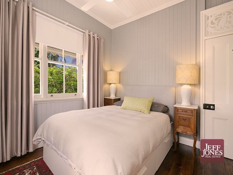 8 Line Street, Woolloongabba QLD 4102