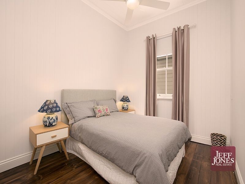 8 Line Street, Woolloongabba QLD 4102