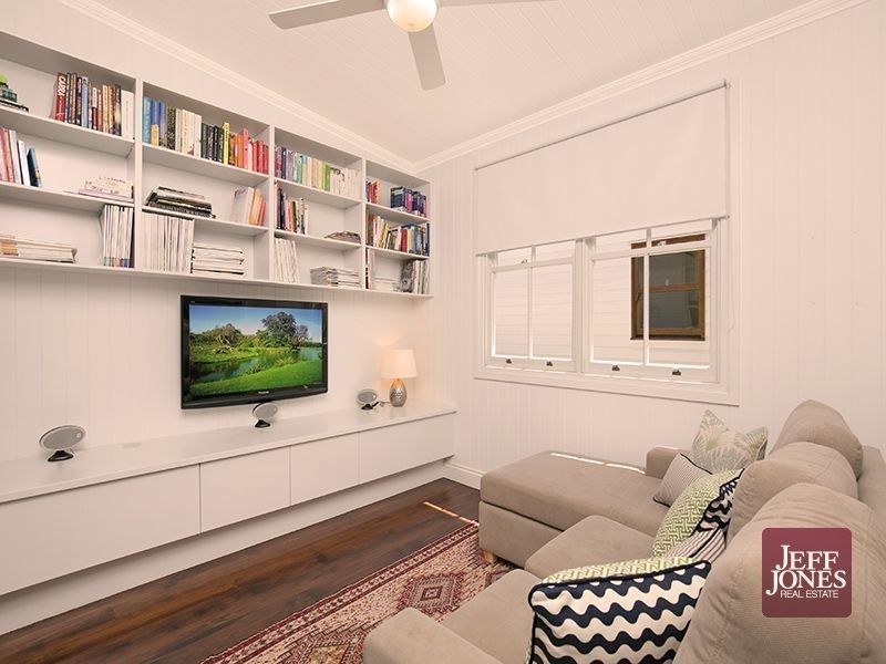 8 Line Street, Woolloongabba QLD 4102