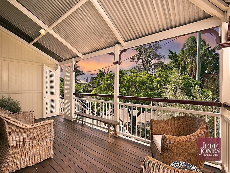 8 Line Street, Woolloongabba QLD 4102