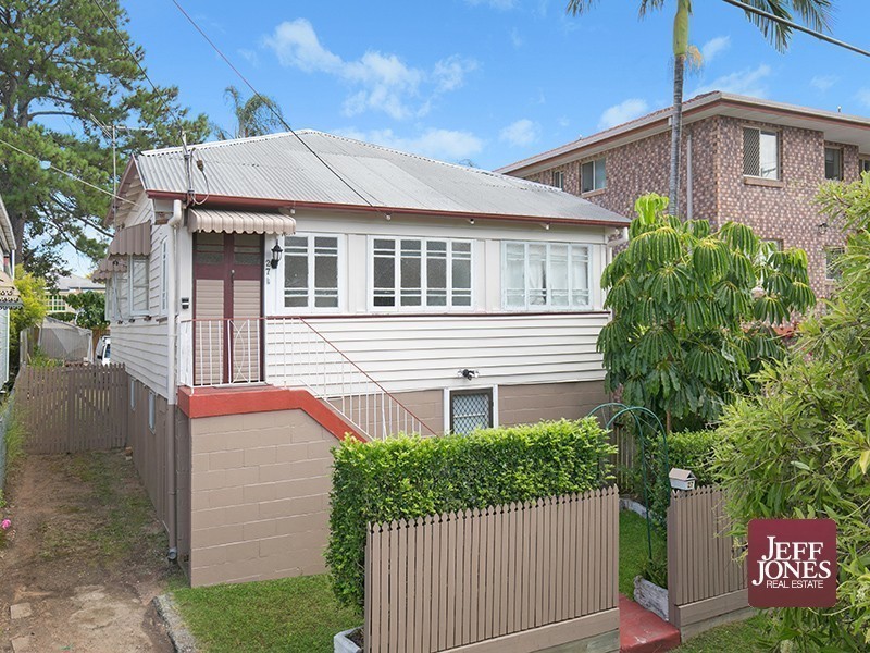 27 Gordon Street, Greenslopes QLD 4120