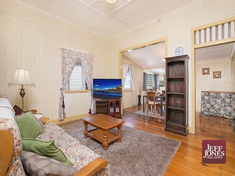 27 Gordon Street, Greenslopes QLD 4120