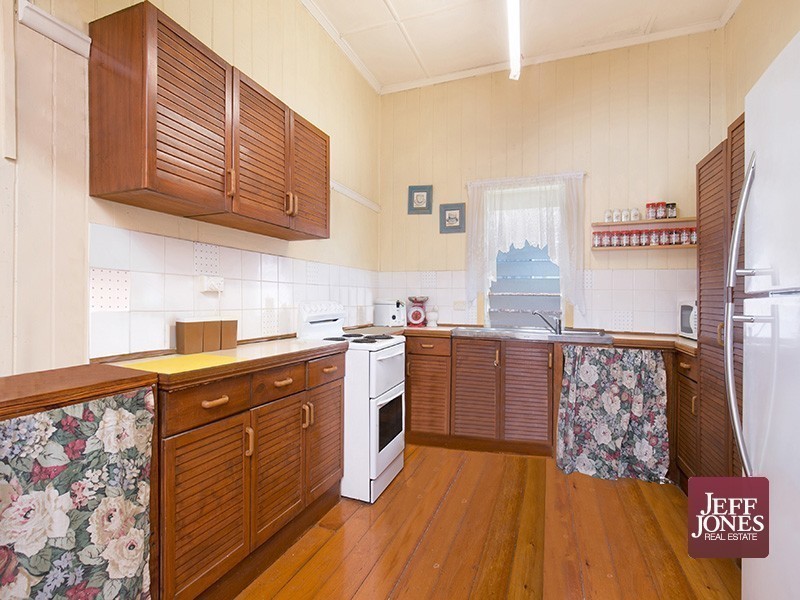 27 Gordon Street, Greenslopes QLD 4120