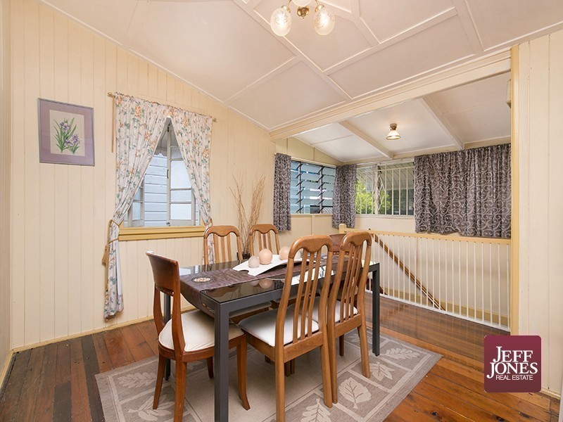 27 Gordon Street, Greenslopes QLD 4120