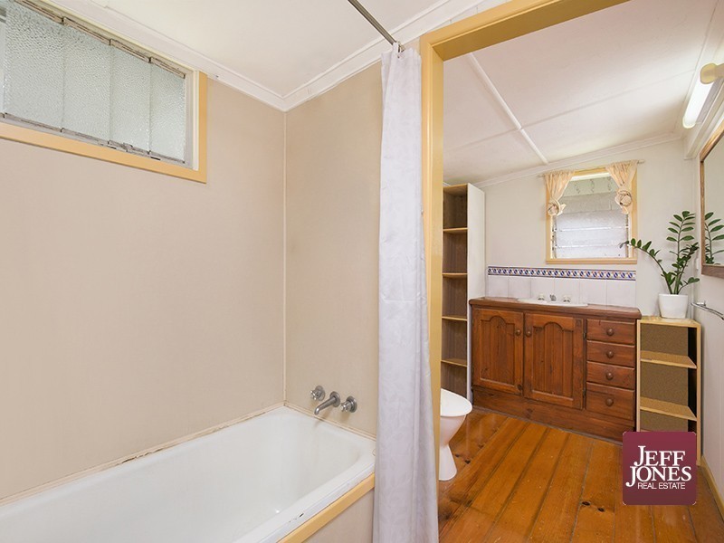 27 Gordon Street, Greenslopes QLD 4120