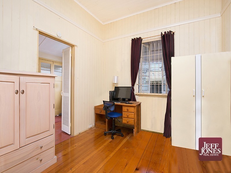 27 Gordon Street, Greenslopes QLD 4120