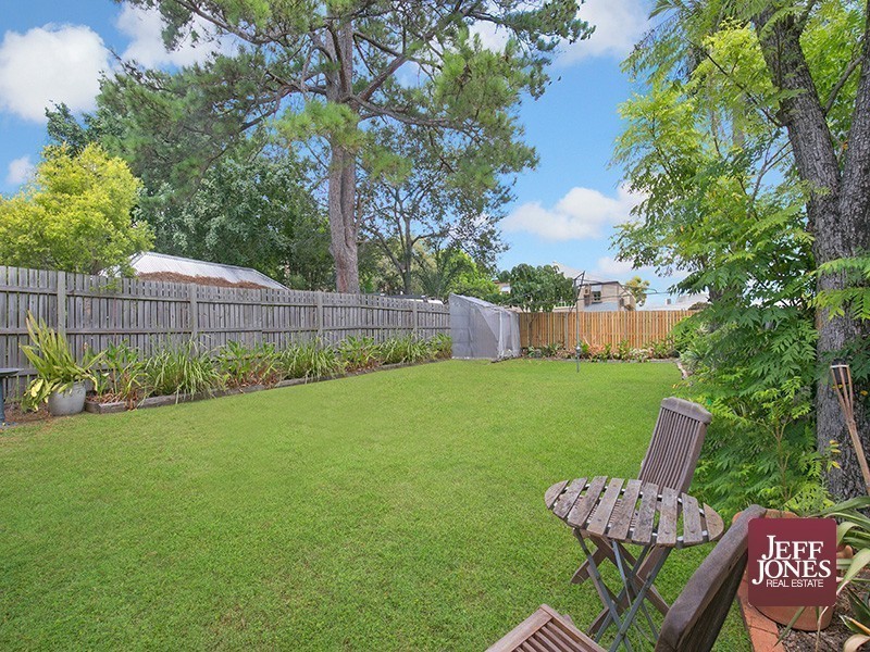 27 Gordon Street, Greenslopes QLD 4120
