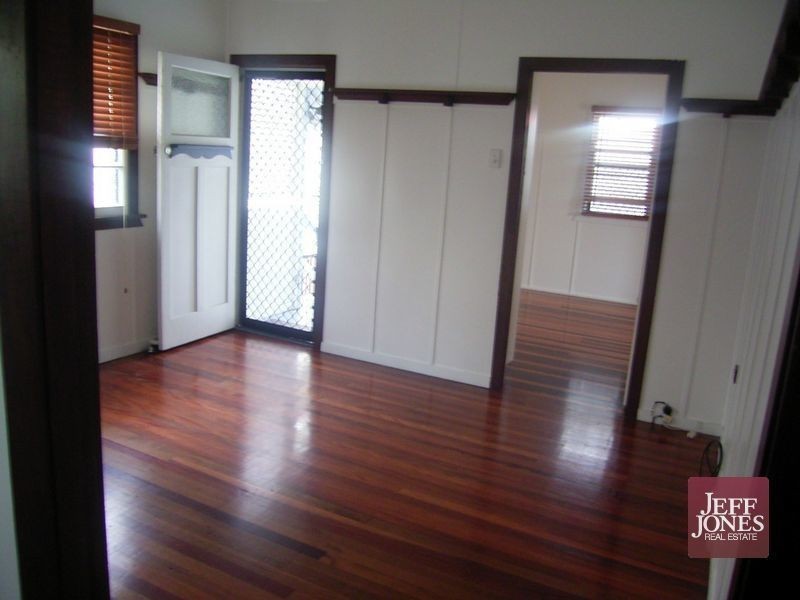 11 Laura Street, Greenslopes QLD 4120