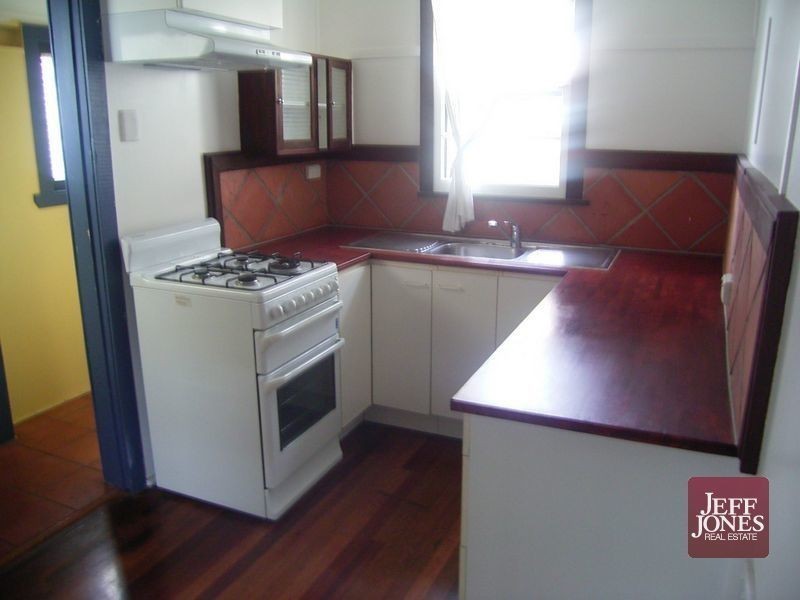 11 Laura Street, Greenslopes QLD 4120