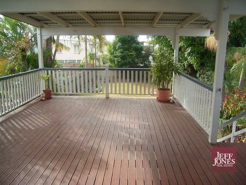 11 Laura Street, Greenslopes QLD 4120