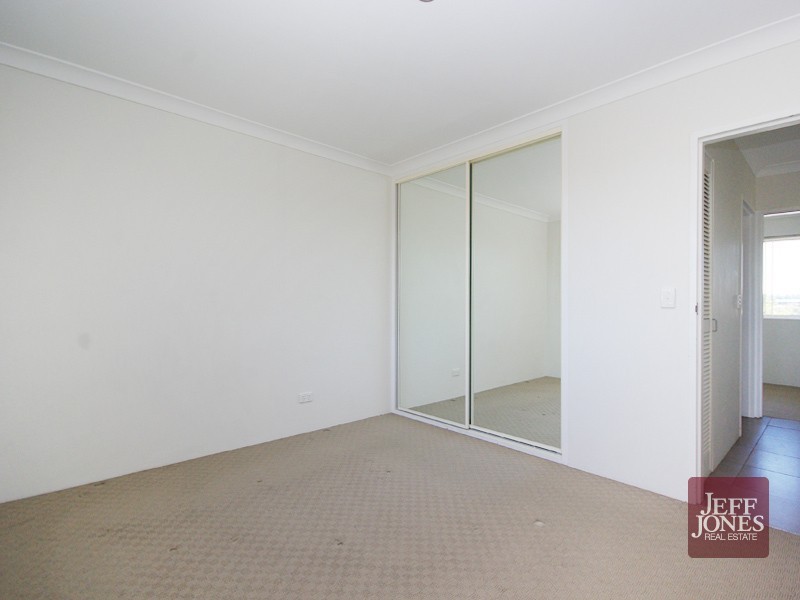 4/35 Henry Street, Greenslopes QLD 4120