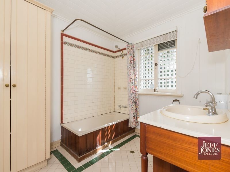 74 Waverley Road, Annerley QLD 4103