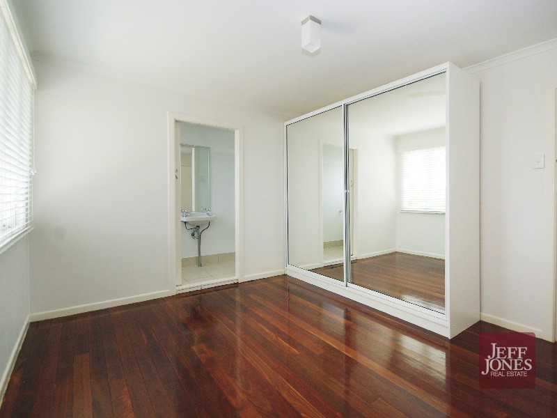 2/9 Parooba Avenue, Camp Hill QLD 4152