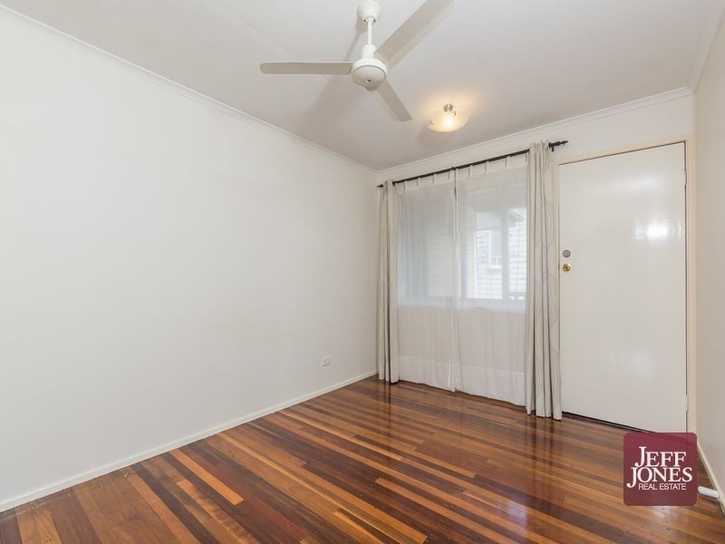 2/27 Knowsley Street, Greenslopes QLD 4120