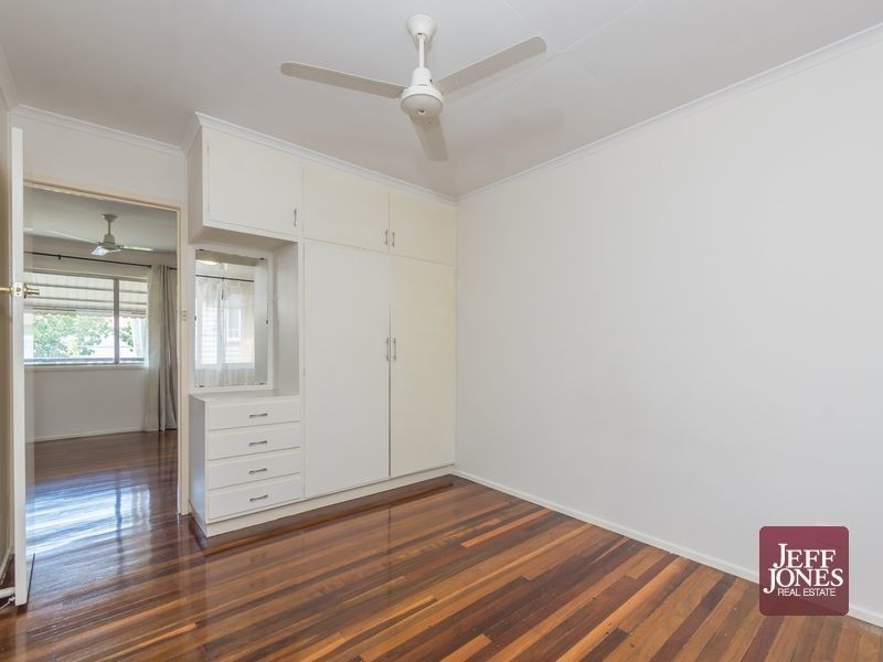 2/27 Knowsley Street, Greenslopes QLD 4120