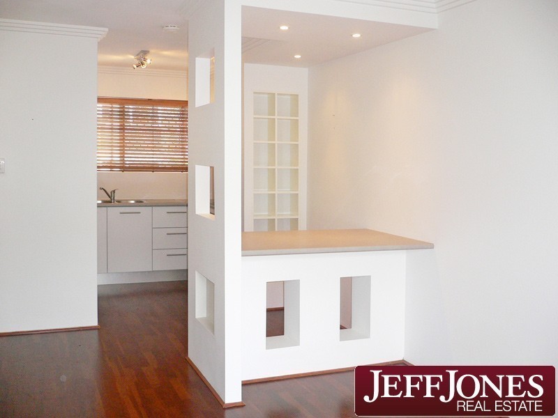 2/81 Kitchener Street, Coorparoo QLD 4151