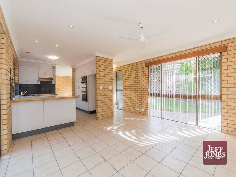 22 Ham Road, Mansfield QLD 4122