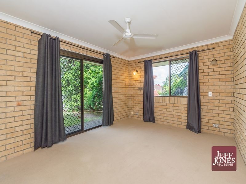 22 Ham Road, Mansfield QLD 4122