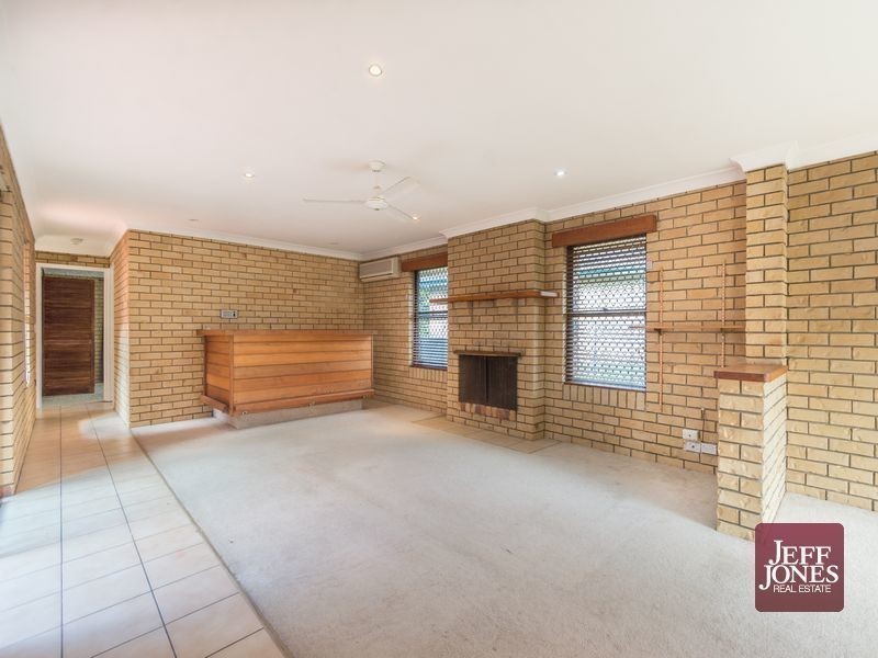 22 Ham Road, Mansfield QLD 4122