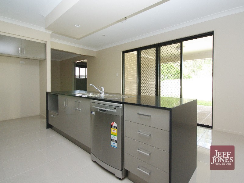 15 Harding Close, Manly West QLD 4179