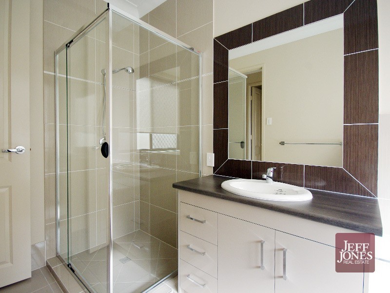 15 Harding Close, Manly West QLD 4179