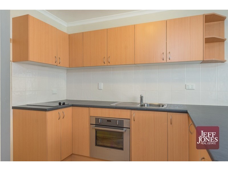 2/121  Old Cleveland, Greenslopes QLD 4120