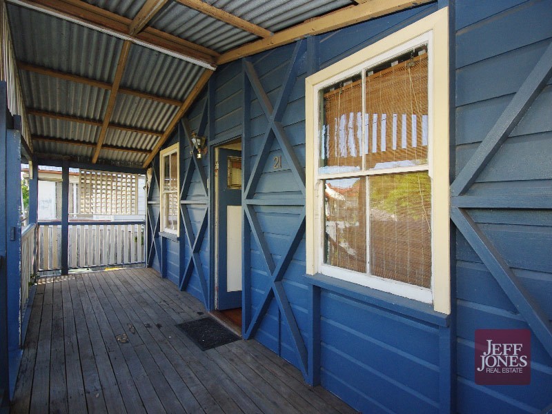 21 Thomas Street, Greenslopes QLD 4120