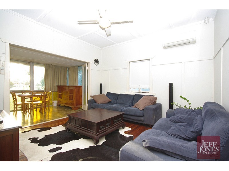 4 Pine Street, Greenslopes QLD 4120